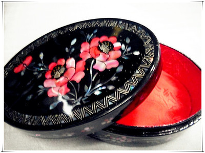 匠心凝脂色，一盒藏風(fēng)華——揚(yáng)州點(diǎn)螺漆器首飾盒的傳承與雅韻